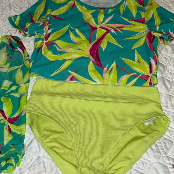 Old Navy 3-piece Swimsuit Rashguard Bikini sarong wrap floral print M NWT - Picture 6 of 6